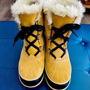 SOREL WOMEN'S TIVOLI II SUEDE Sz 8.5 excellent condition